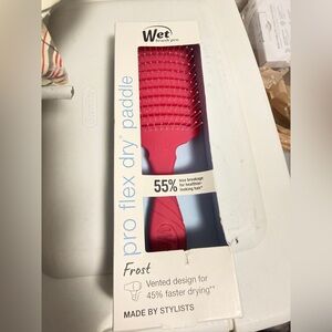Wet Brush Pro  Hair Detangler in pink